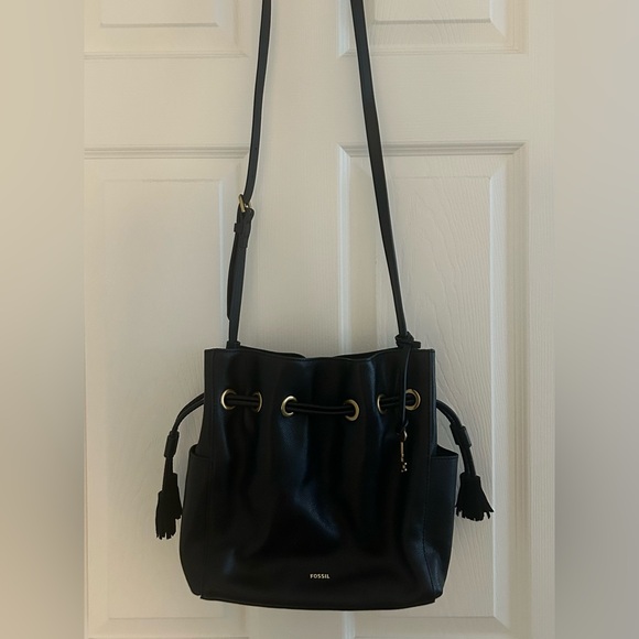 Black leather Fossil Cinch crossbody, like new condition - Picture 1 of 3